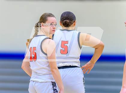 Thumbnail 3 in Dumas vs Flippin (Atlas Asphalt Holiday Classic) photogallery.