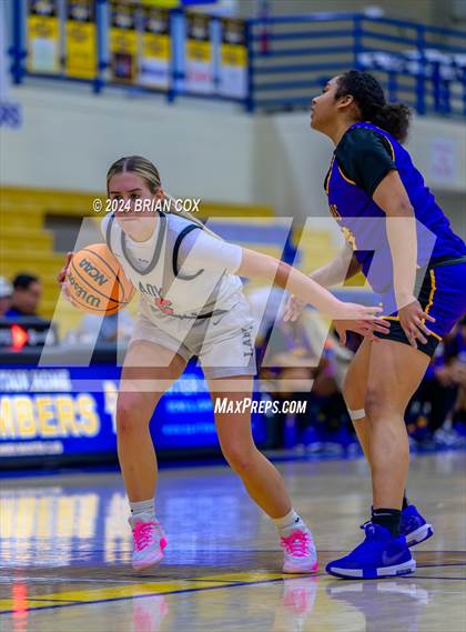 Thumbnail 2 in Dumas vs Flippin (Atlas Asphalt Holiday Classic) photogallery.