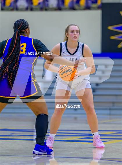 Thumbnail 3 in Dumas vs Flippin (Atlas Asphalt Holiday Classic) photogallery.