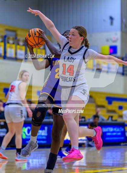 Thumbnail 2 in Dumas vs Flippin (Atlas Asphalt Holiday Classic) photogallery.