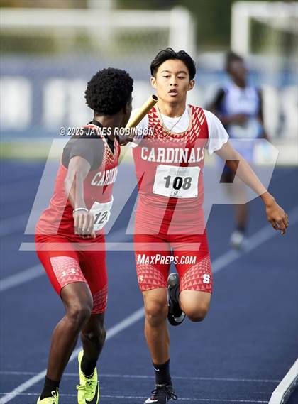 Thumbnail 3 in River City Relays (4x400m) photogallery.