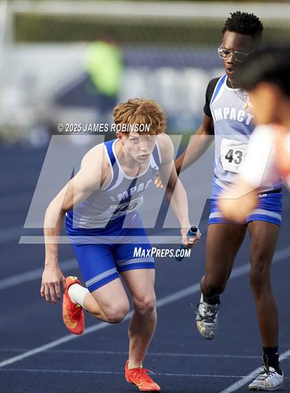 Thumbnail 2 in River City Relays (4x400m) photogallery.