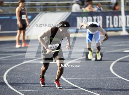 Thumbnail 1 in River City Relays (4x400m) photogallery.