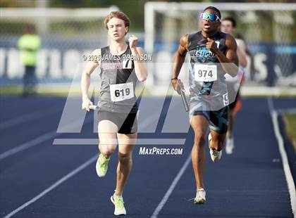 Thumbnail 2 in River City Relays (4x400m) photogallery.
