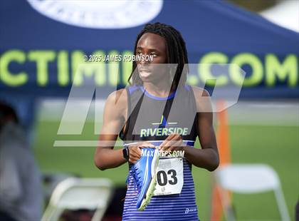 Thumbnail 2 in River City Relays (4x400m) photogallery.