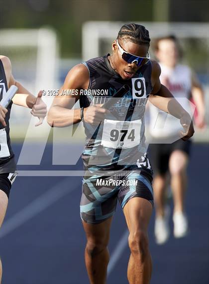 Thumbnail 3 in River City Relays (4x400m) photogallery.