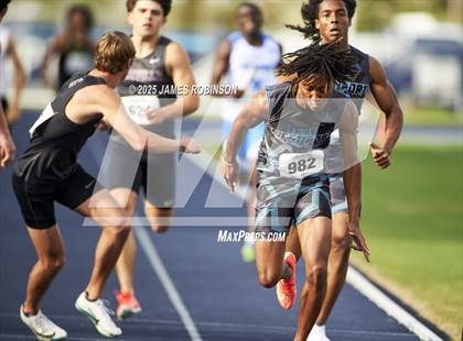 Thumbnail 3 in River City Relays (4x400m) photogallery.