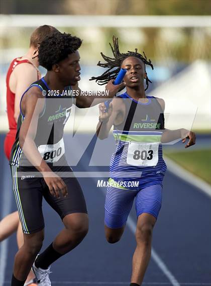 Thumbnail 3 in River City Relays (4x400m) photogallery.