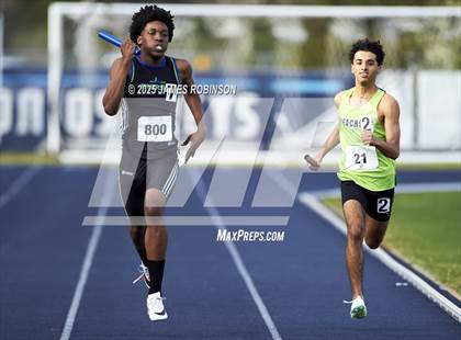 Thumbnail 3 in River City Relays (4x400m) photogallery.