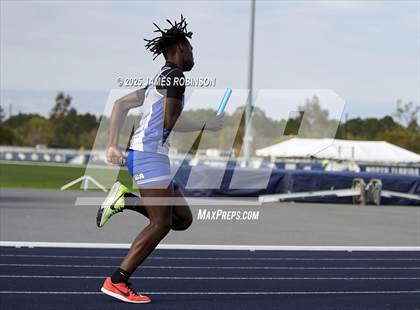 Thumbnail 2 in River City Relays (4x400m) photogallery.