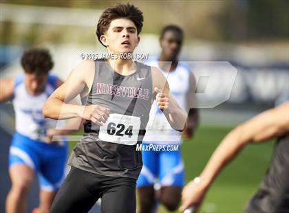Thumbnail 1 in River City Relays (4x400m) photogallery.
