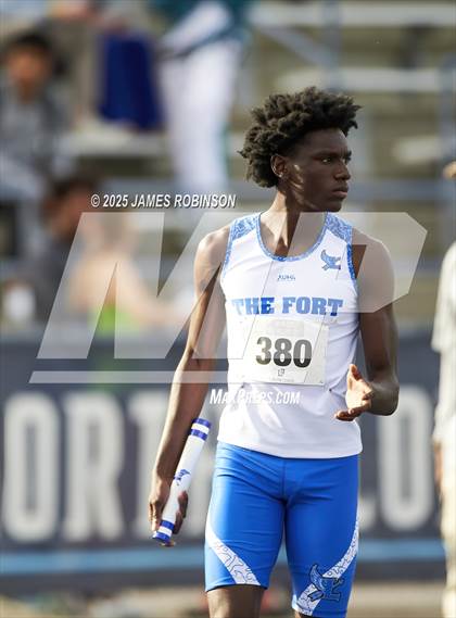 Thumbnail 1 in River City Relays (4x400m) photogallery.
