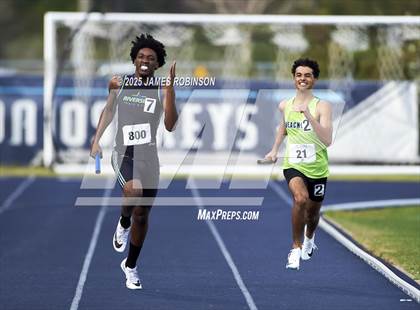 Thumbnail 2 in River City Relays (4x400m) photogallery.