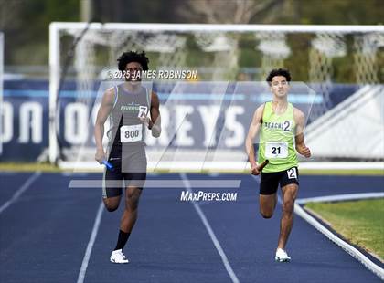 Thumbnail 2 in River City Relays (4x400m) photogallery.