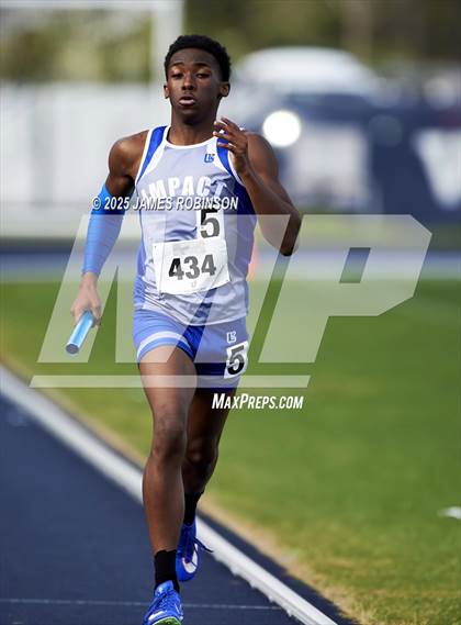 Thumbnail 2 in River City Relays (4x400m) photogallery.