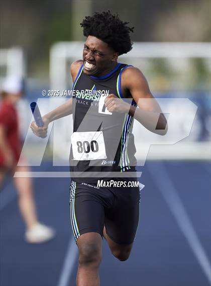 Thumbnail 2 in River City Relays (4x400m) photogallery.