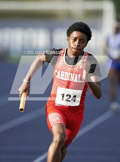 Thumbnail 1 in River City Relays (4x400m) photogallery.
