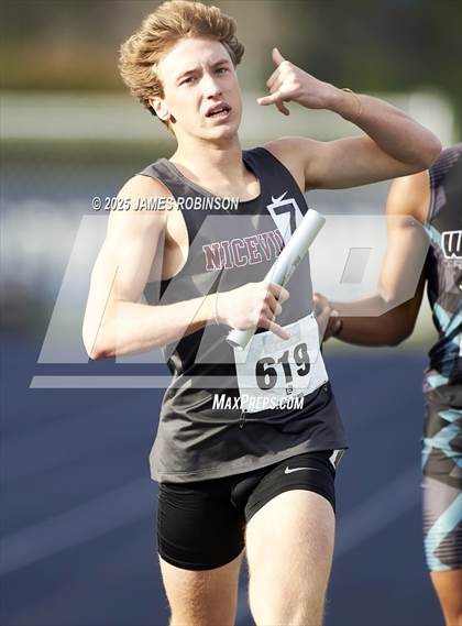Thumbnail 2 in River City Relays (4x400m) photogallery.
