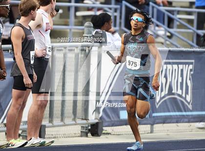Thumbnail 2 in River City Relays (4x400m) photogallery.
