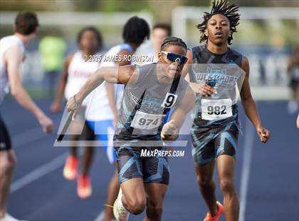 Thumbnail 1 in River City Relays (4x400m) photogallery.