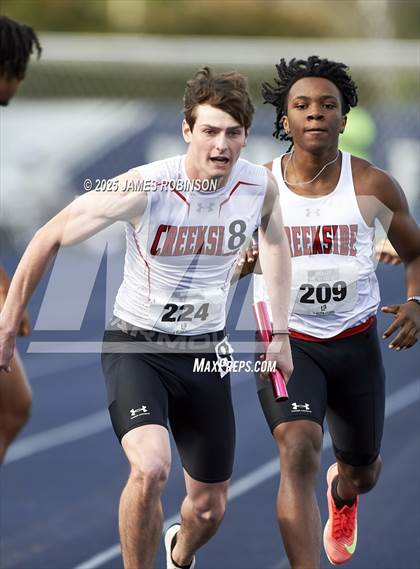 Thumbnail 3 in River City Relays (4x400m) photogallery.