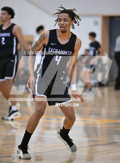 Thumbnail 3 in Sacramento vs. Granada (Bishop O'Dowd Thanksgiving Showcase) photogallery.