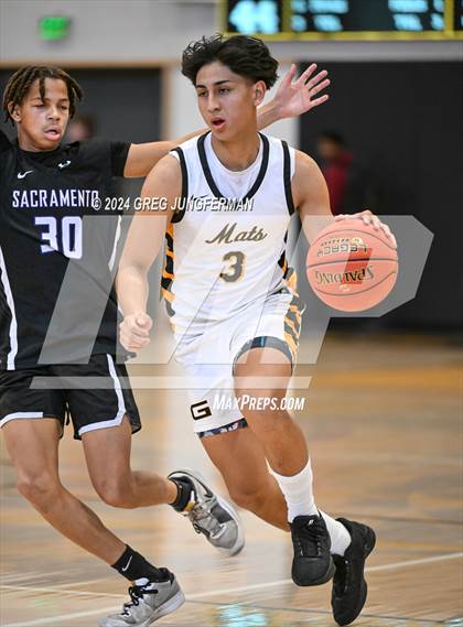Thumbnail 2 in Sacramento vs. Granada (Bishop O'Dowd Thanksgiving Showcase) photogallery.