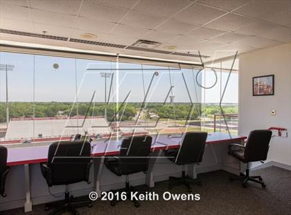 Thumbnail 3 in Cedar Hill (2016 Preseason Top 25 Early Contenders Photo Shoot)  photogallery.