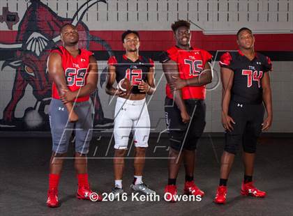 Thumbnail 3 in Cedar Hill (2016 Preseason Top 25 Early Contenders Photo Shoot)  photogallery.