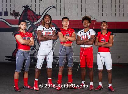 Thumbnail 3 in Cedar Hill (2016 Preseason Top 25 Early Contenders Photo Shoot)  photogallery.