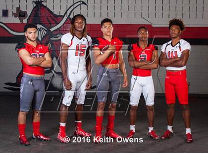 Thumbnail 2 in Cedar Hill (2016 Preseason Top 25 Early Contenders Photo Shoot)  photogallery.