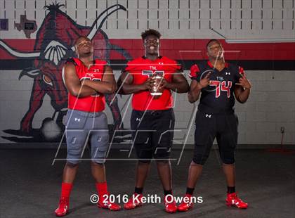 Thumbnail 3 in Cedar Hill (2016 Preseason Top 25 Early Contenders Photo Shoot)  photogallery.