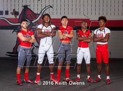 Thumbnail 3 in Cedar Hill (2016 Preseason Top 25 Early Contenders Photo Shoot)  photogallery.