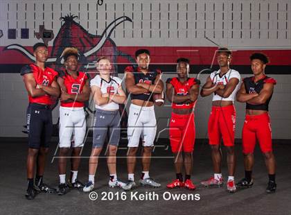 Thumbnail 3 in Cedar Hill (2016 Preseason Top 25 Early Contenders Photo Shoot)  photogallery.