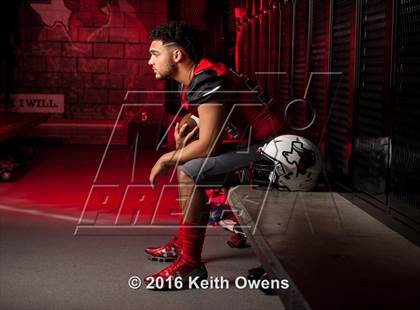 Thumbnail 2 in Cedar Hill (2016 Preseason Top 25 Early Contenders Photo Shoot)  photogallery.