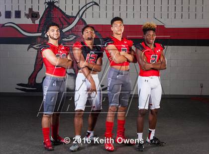 Thumbnail 3 in Cedar Hill (2016 Preseason Top 25 Early Contenders Photo Shoot)  photogallery.