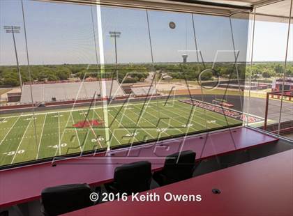 Thumbnail 1 in Cedar Hill (2016 Preseason Top 25 Early Contenders Photo Shoot)  photogallery.