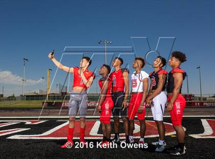 Thumbnail 3 in Cedar Hill (2016 Preseason Top 25 Early Contenders Photo Shoot)  photogallery.