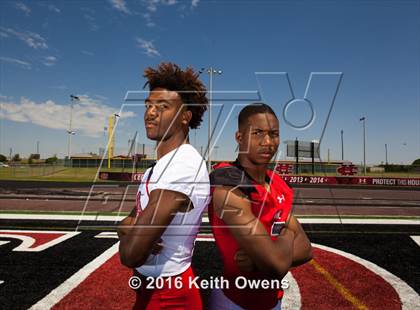 Thumbnail 3 in Cedar Hill (2016 Preseason Top 25 Early Contenders Photo Shoot)  photogallery.