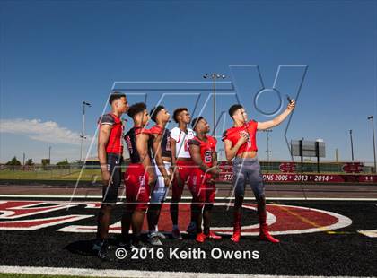 Thumbnail 3 in Cedar Hill (2016 Preseason Top 25 Early Contenders Photo Shoot)  photogallery.