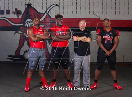 Thumbnail 2 in Cedar Hill (2016 Preseason Top 25 Early Contenders Photo Shoot)  photogallery.