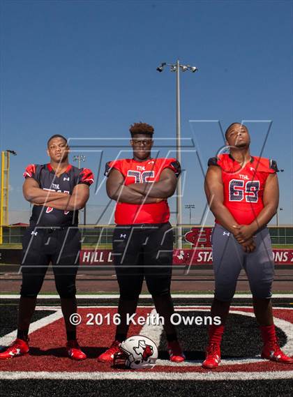 Thumbnail 2 in Cedar Hill (2016 Preseason Top 25 Early Contenders Photo Shoot)  photogallery.