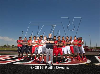 Thumbnail 2 in Cedar Hill (2016 Preseason Top 25 Early Contenders Photo Shoot)  photogallery.