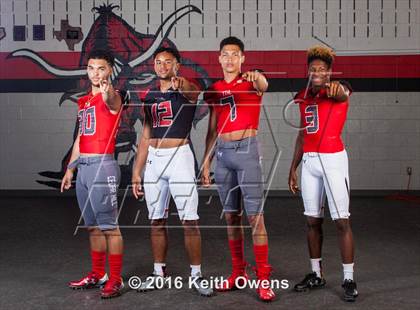 Thumbnail 3 in Cedar Hill (2016 Preseason Top 25 Early Contenders Photo Shoot)  photogallery.