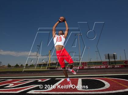 Thumbnail 3 in Cedar Hill (2016 Preseason Top 25 Early Contenders Photo Shoot)  photogallery.