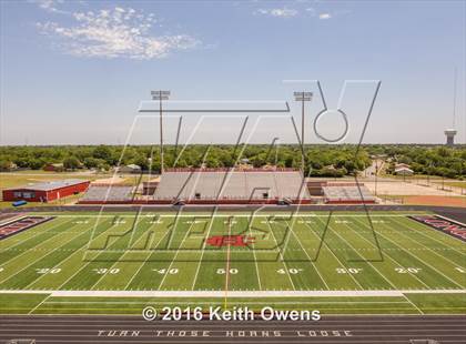 Thumbnail 3 in Cedar Hill (2016 Preseason Top 25 Early Contenders Photo Shoot)  photogallery.