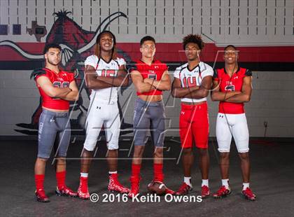 Thumbnail 2 in Cedar Hill (2016 Preseason Top 25 Early Contenders Photo Shoot)  photogallery.