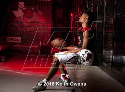 Thumbnail 1 in Cedar Hill (2016 Preseason Top 25 Early Contenders Photo Shoot)  photogallery.