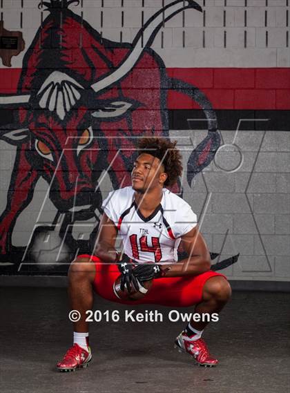 Thumbnail 2 in Cedar Hill (2016 Preseason Top 25 Early Contenders Photo Shoot)  photogallery.