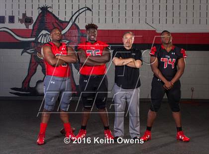 Thumbnail 1 in Cedar Hill (2016 Preseason Top 25 Early Contenders Photo Shoot)  photogallery.